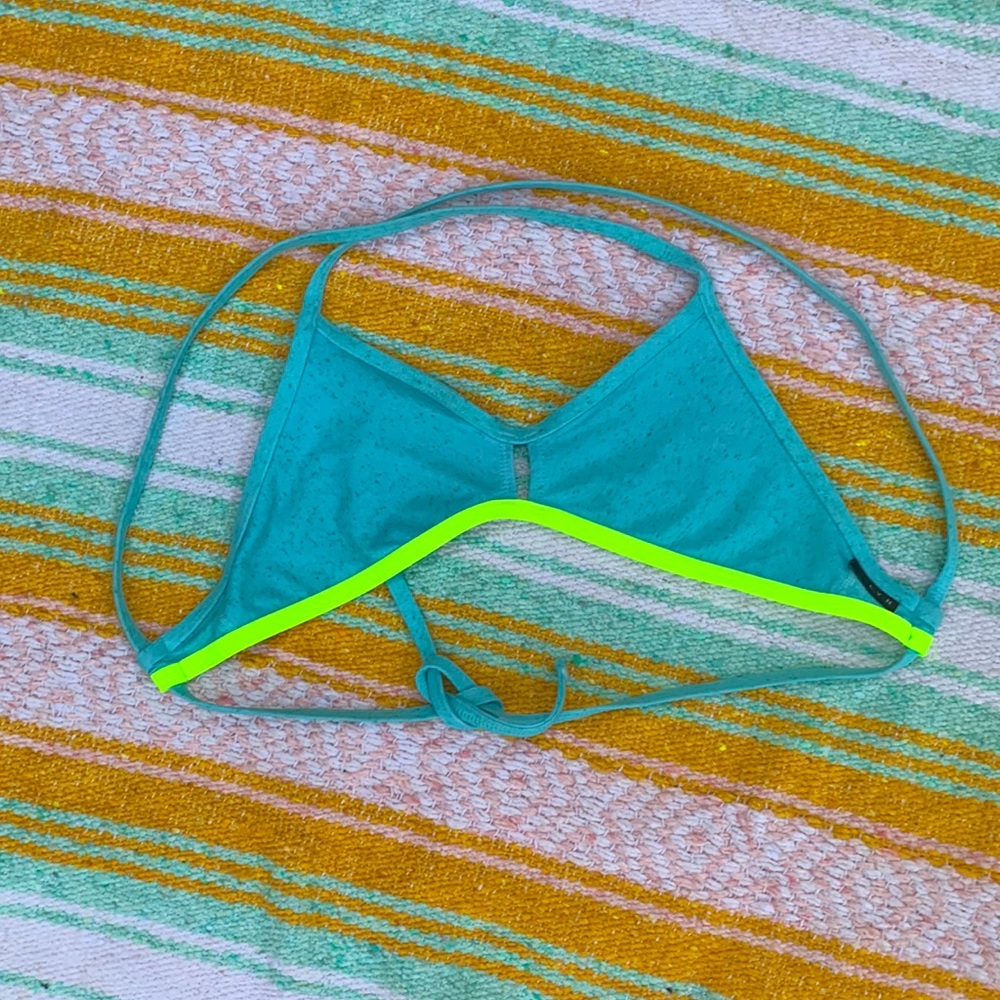 Jolyn keyhole swimsuit bikini top in size S